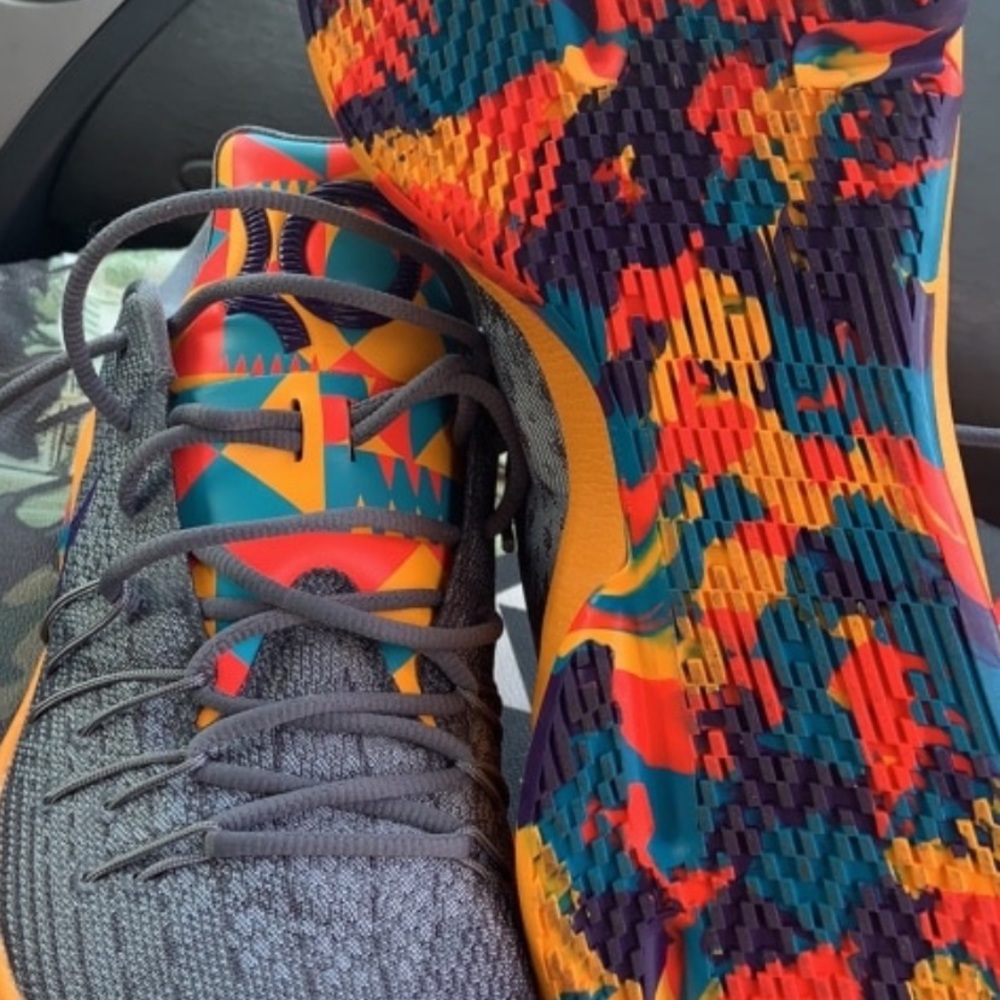 Basketball shoes